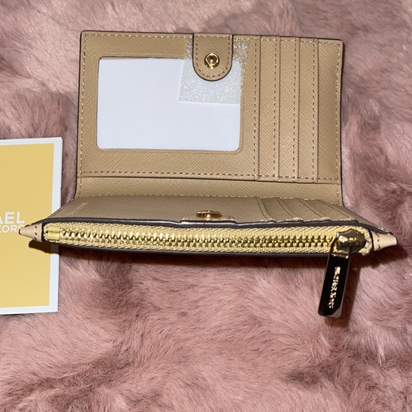 ❌SOLD❌Michael Kors wallet - Picture 5 of 6